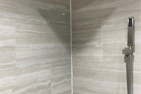 Condo in Miami Beach, Florida, 1 bedroom  № 2392105 - photo 12