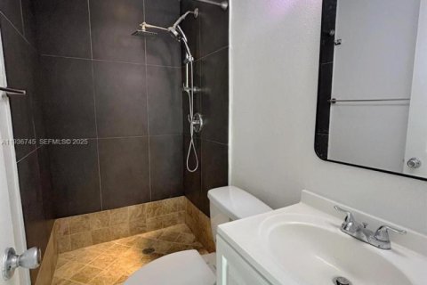 House in Miami, Florida 1 bedroom, 170.48 sq.m. № 1994667 - photo 15