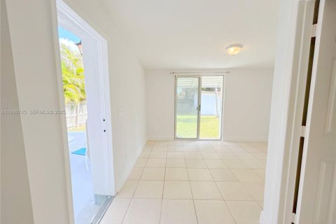 House in Miami, Florida 1 bedroom, 170.48 sq.m. № 1994667 - photo 6