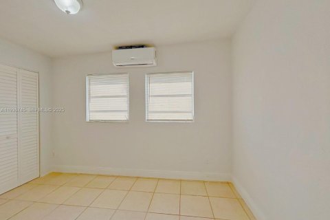House in Miami, Florida 1 bedroom, 170.48 sq.m. № 1994667 - photo 14