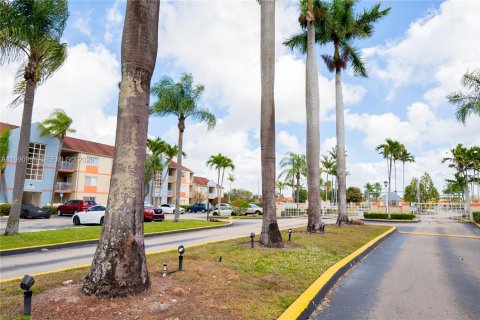 Купить кондоминиум в Хайалиа, Флорида 2 спальни, № 2057358 - фото 28