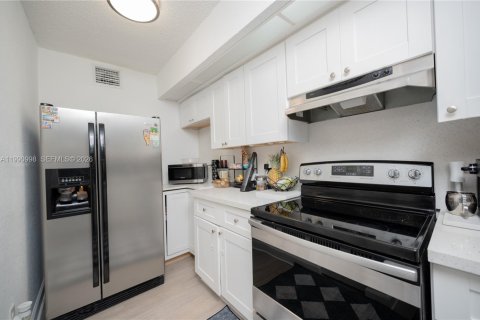 Купить кондоминиум в Хайалиа, Флорида 2 спальни, № 2057358 - фото 6