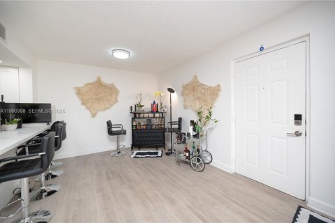 Купить кондоминиум в Хайалиа, Флорида 2 спальни, № 2057358 - фото 3