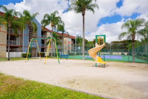 Купить кондоминиум в Хайалиа, Флорида 2 спальни, № 2057358 - фото 24