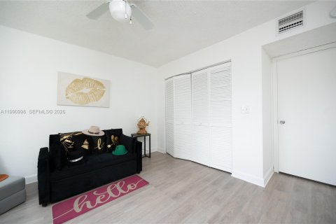 Купить кондоминиум в Хайалиа, Флорида 2 спальни, № 2057358 - фото 9