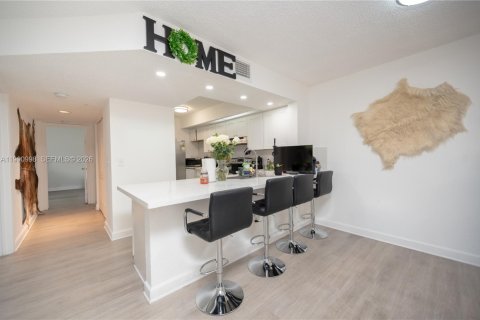 Купить кондоминиум в Хайалиа, Флорида 2 спальни, № 2057358 - фото 5