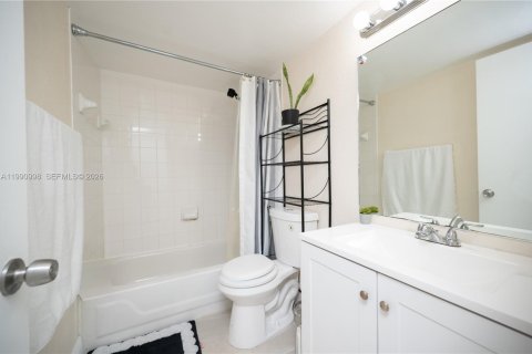 Купить кондоминиум в Хайалиа, Флорида 2 спальни, № 2057358 - фото 11