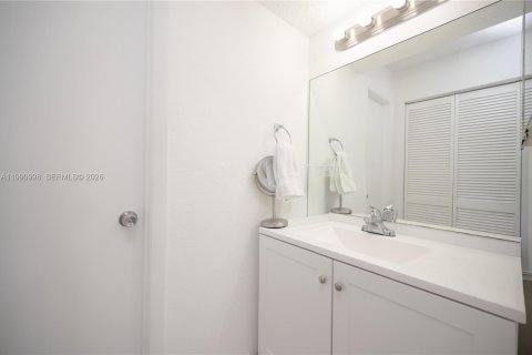 Купить кондоминиум в Хайалиа, Флорида 2 спальни, № 2057358 - фото 16