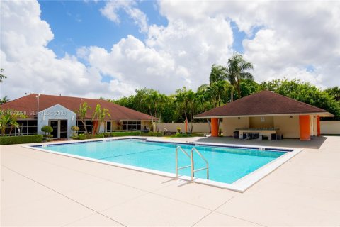 Купить кондоминиум в Хайалиа, Флорида 2 спальни, № 2057358 - фото 26