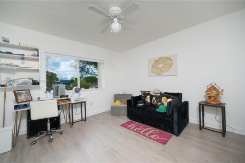 Купить кондоминиум в Хайалиа, Флорида 2 спальни, № 2057358 - фото 8