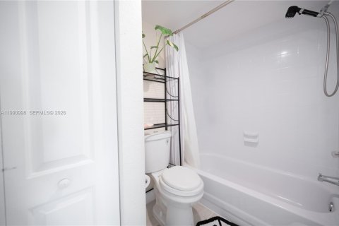 Купить кондоминиум в Хайалиа, Флорида 2 спальни, № 2057358 - фото 18