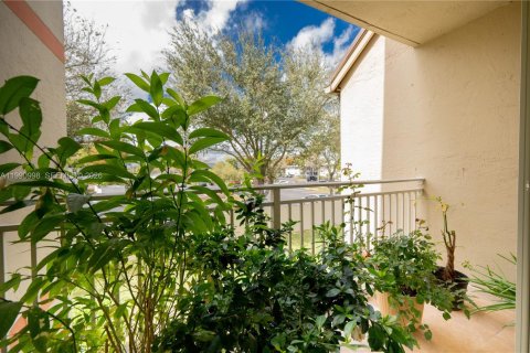 Купить кондоминиум в Хайалиа, Флорида 2 спальни, № 2057358 - фото 19