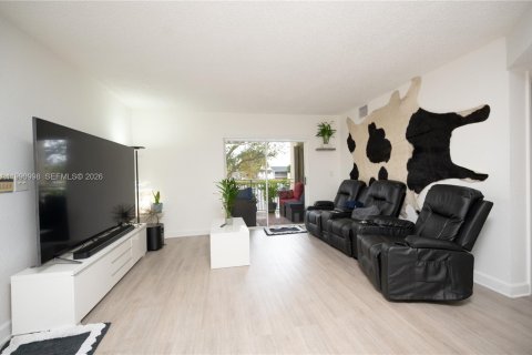 Купить кондоминиум в Хайалиа, Флорида 2 спальни, № 2057358 - фото 2