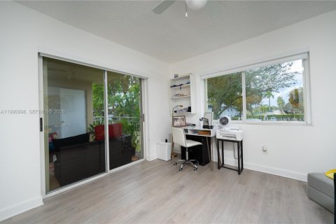 Купить кондоминиум в Хайалиа, Флорида 2 спальни, № 2057358 - фото 10