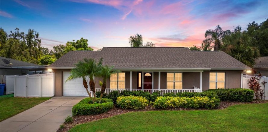House in Tampa, Florida 3 bedrooms, 112.32 sq.m. № 1835435