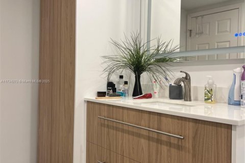 Купить кондоминиум в Халландейл-Бич, Флорида 2 спальни, 130.06м2, № 1811284 - фото 8
