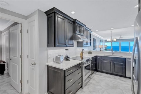 Condo in Sarasota, Florida, 1 bedroom № 2152098 - photo 17