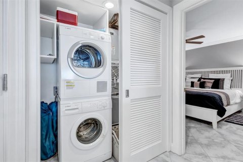 Condo in Sarasota, Florida, 1 bedroom № 2152098 - photo 24
