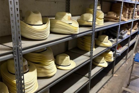 Купить коммерческую недвижимость в Майами, Флорида № 1988269 - фото 2