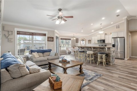Villa ou maison à vendre à Fort White, Floride: 3 chambres, 258.64 m2 № 1532957 - photo 4