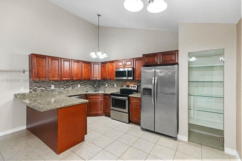 Touwnhouse à vendre à Boca Raton, Floride: 3 chambres, 123.1 m2 № 2390161 - photo 12