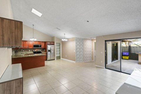 Touwnhouse à vendre à Boca Raton, Floride: 3 chambres, 123.1 m2 № 2390161 - photo 18