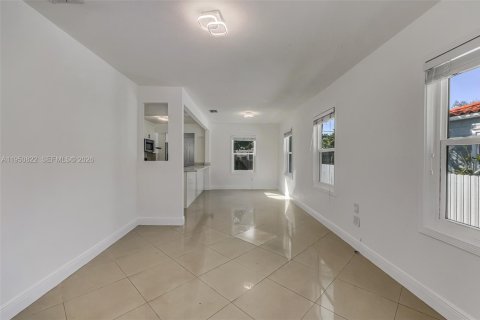 Villa ou maison à vendre à Miami Springs, Floride: 4 chambres, 110.27 m2 № 2026224 - photo 5