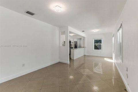 Villa ou maison à vendre à Miami Springs, Floride: 4 chambres, 110.27 m2 № 2026224 - photo 7
