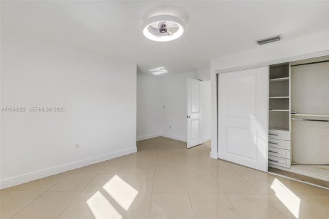 Villa ou maison à vendre à Miami Springs, Floride: 4 chambres, 110.27 m2 № 2026224 - photo 27