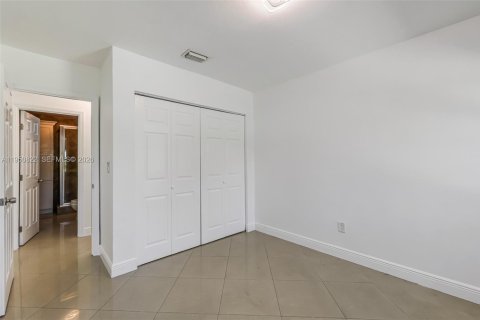 Villa ou maison à vendre à Miami Springs, Floride: 4 chambres, 110.27 m2 № 2026224 - photo 18