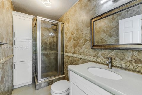 Villa ou maison à vendre à Miami Springs, Floride: 4 chambres, 110.27 m2 № 2026224 - photo 19