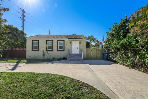 Villa ou maison à vendre à Miami Springs, Floride: 4 chambres, 110.27 m2 № 2026224 - photo 4