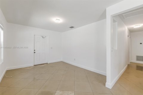 Villa ou maison à vendre à Miami Springs, Floride: 4 chambres, 110.27 m2 № 2026224 - photo 11