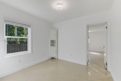 Villa ou maison à vendre à Miami Springs, Floride: 4 chambres, 110.27 m2 № 2026224 - photo 22