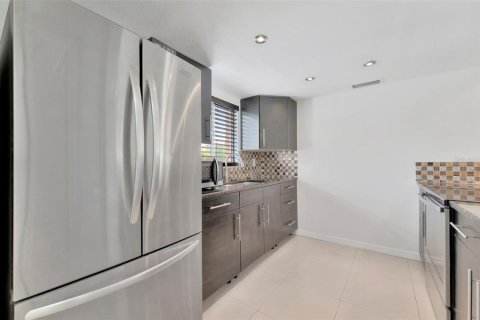 Купить кондоминиум в Сент-Питерсберг, Флорида 4 комнаты, 70.61м2, № 2114219 - фото 5