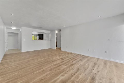 Купить кондоминиум в Сент-Питерсберг, Флорида 4 комнаты, 70.61м2, № 2114219 - фото 17