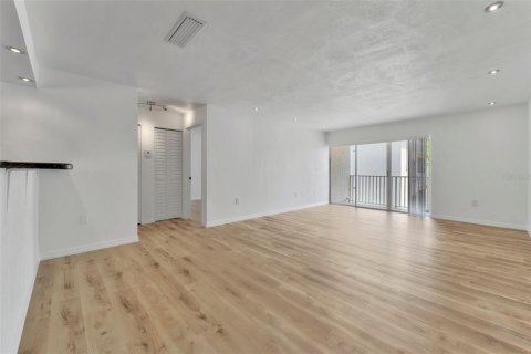 Купить кондоминиум в Сент-Питерсберг, Флорида 4 комнаты, 70.61м2, № 2114219 - фото 10