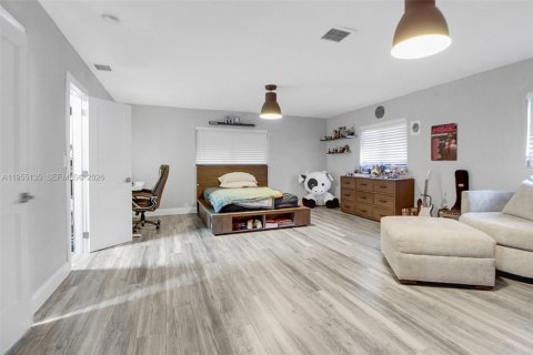 House in Miami, Florida 4 bedrooms, 493.31 sq.m. № 2010157 - photo 30