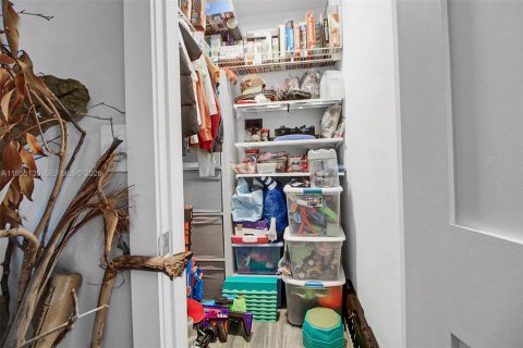 House in Miami, Florida 4 bedrooms, 493.31 sq.m. № 2010157 - photo 27