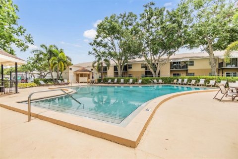 Condo in Tampa, Florida, 2 bedrooms  № 1774001 - photo 23