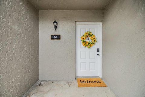 Condo in Tampa, Florida, 2 bedrooms  № 1774001 - photo 1