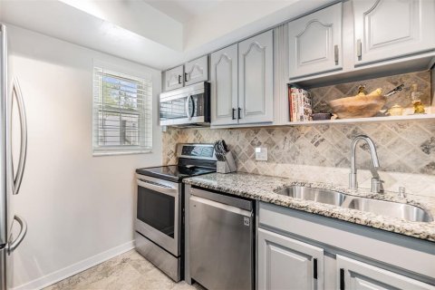 Condo in Tampa, Florida, 2 bedrooms  № 1774001 - photo 9