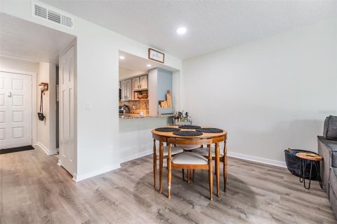 Condo in Tampa, Florida, 2 bedrooms  № 1774001 - photo 11