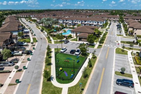 Townhouse in Homestead, Florida 3 bedrooms, 123.19 sq.m. № 1743857 - photo 25