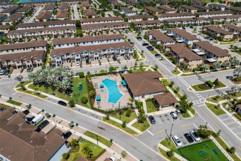 Townhouse in Homestead, Florida 3 bedrooms, 123.19 sq.m. № 1743857 - photo 22