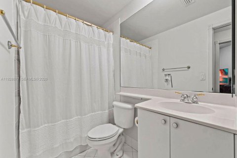 Condo in Doral, Florida, 3 bedrooms  № 2059865 - photo 29
