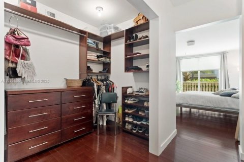 Снять в аренду кондоминиум в Серфсайд, Флорида 3 спальни, 140.28м2, № 1992484 - фото 10