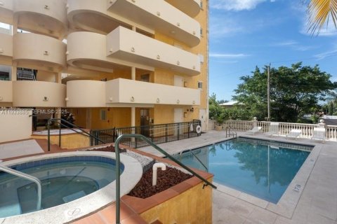 Снять в аренду кондоминиум в Серфсайд, Флорида 3 спальни, 140.28м2, № 1992484 - фото 18