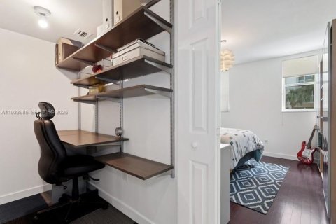 Снять в аренду кондоминиум в Серфсайд, Флорида 3 спальни, 140.28м2, № 1992484 - фото 12