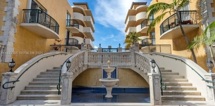 Кондоминиум с 3 спальнями в Серфсайд, Флорида № 1992484